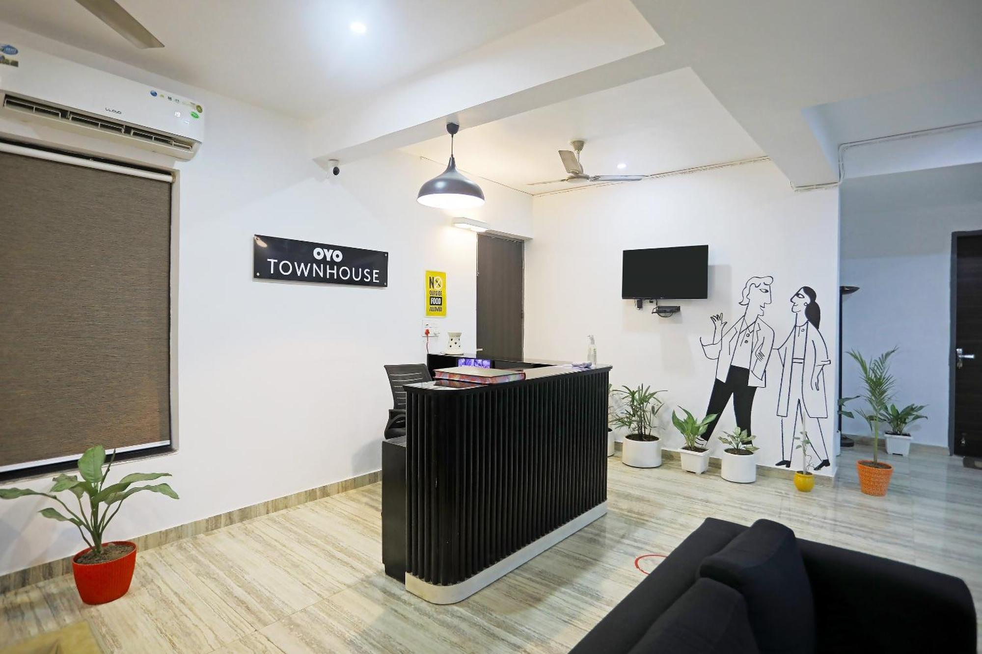 Super Townhouse Cloud Bay, Near Genpact, Sector-69, Gurgaon Hotel Exterior photo