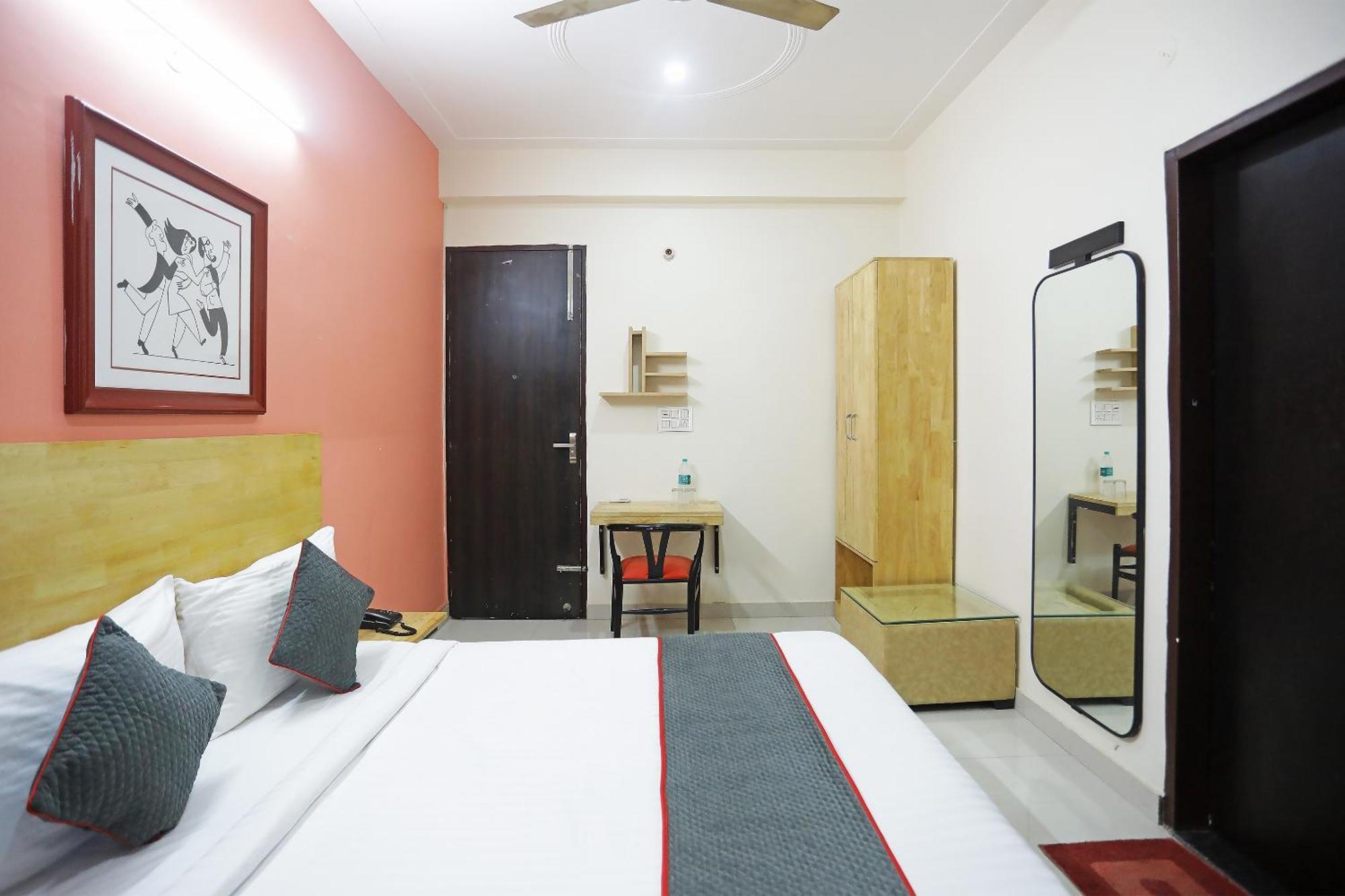 Super Townhouse Cloud Bay, Near Genpact, Sector-69, Gurgaon Hotel Exterior photo