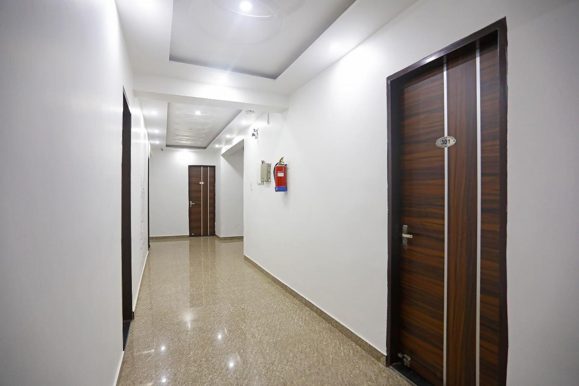 Super Townhouse Cloud Bay, Near Genpact, Sector-69, Gurgaon Hotel Exterior photo