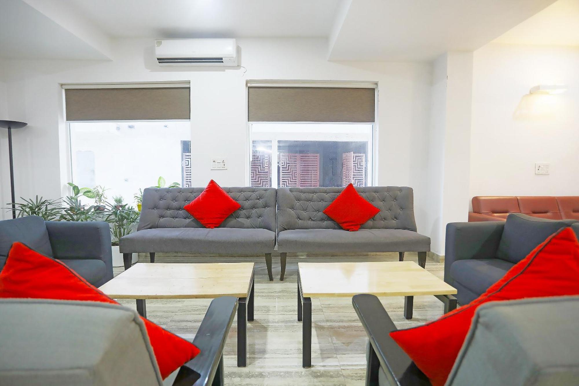 Super Townhouse Cloud Bay, Near Genpact, Sector-69, Gurgaon Hotel Exterior photo
