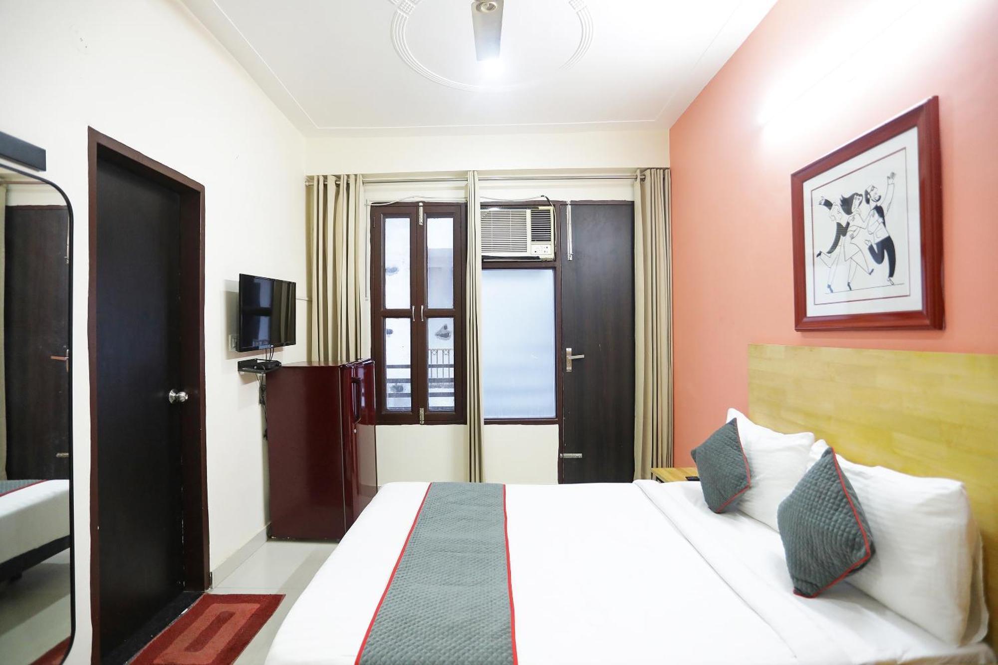 Super Townhouse Cloud Bay, Near Genpact, Sector-69, Gurgaon Hotel Exterior photo