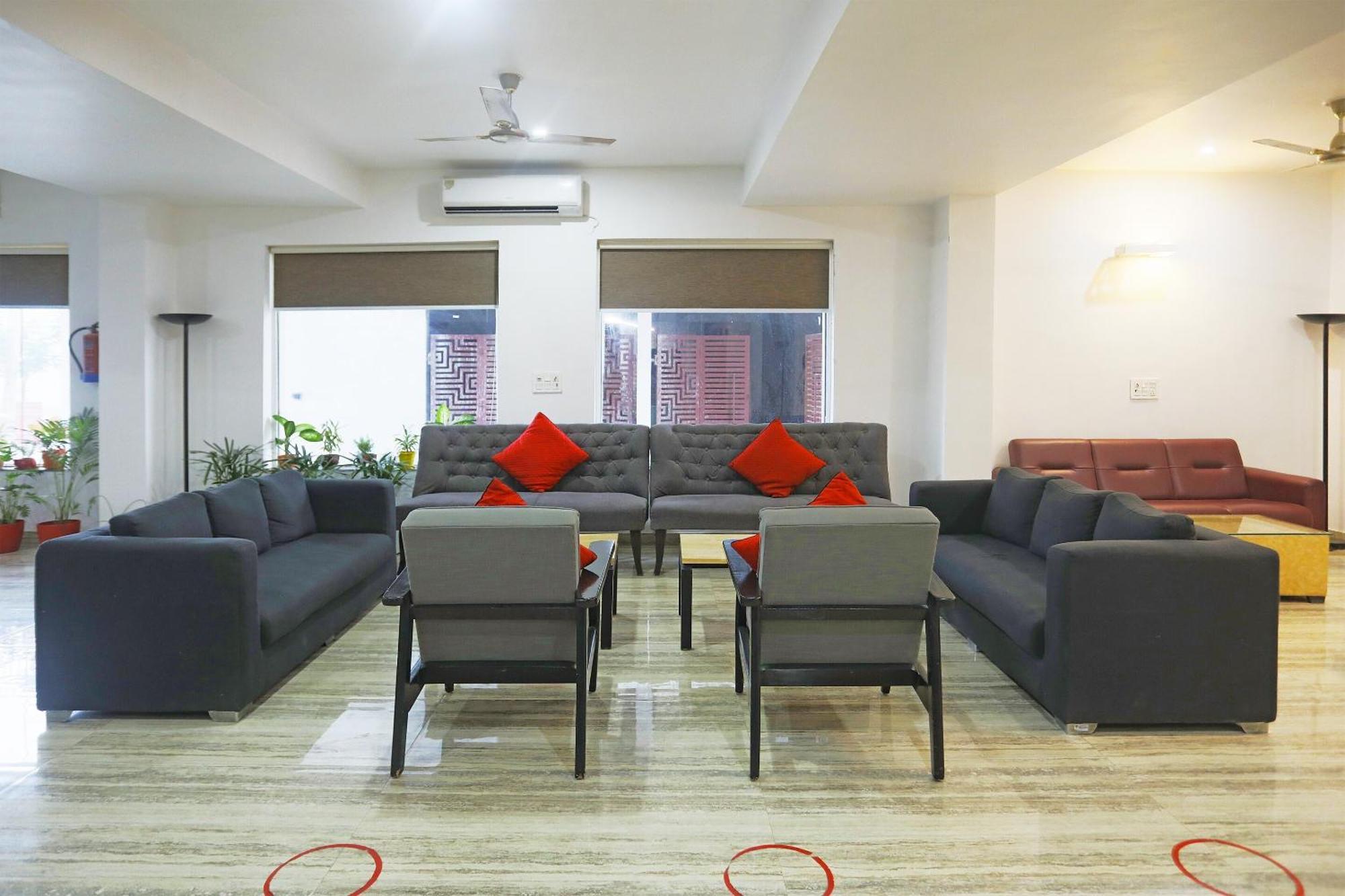 Super Townhouse Cloud Bay, Near Genpact, Sector-69, Gurgaon Hotel Exterior photo