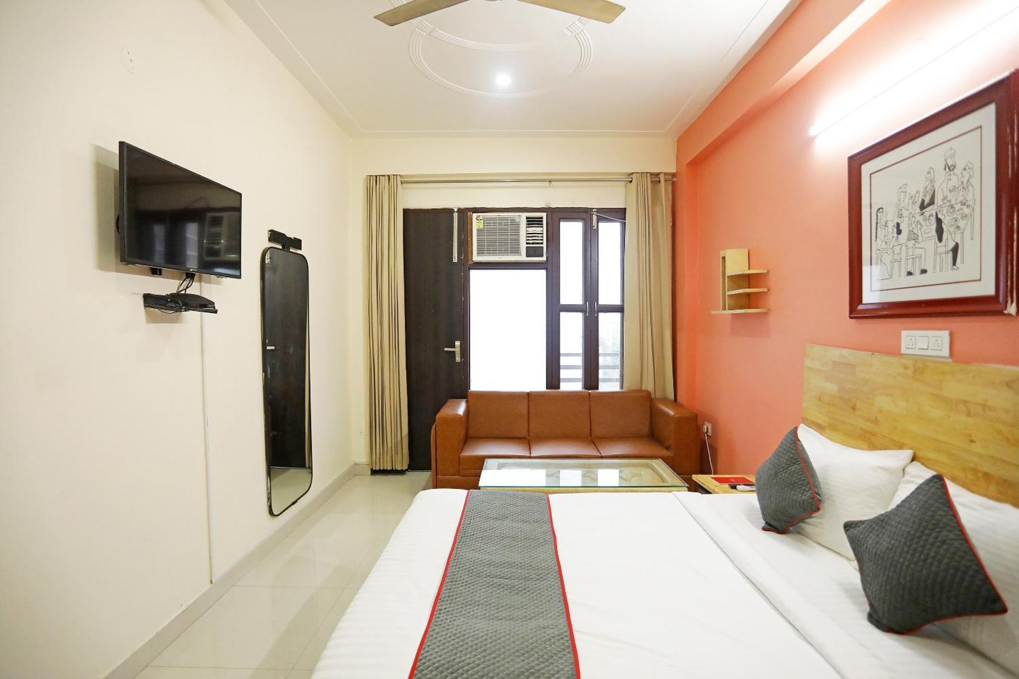 Super Townhouse Cloud Bay, Near Genpact, Sector-69, Gurgaon Hotel Exterior photo