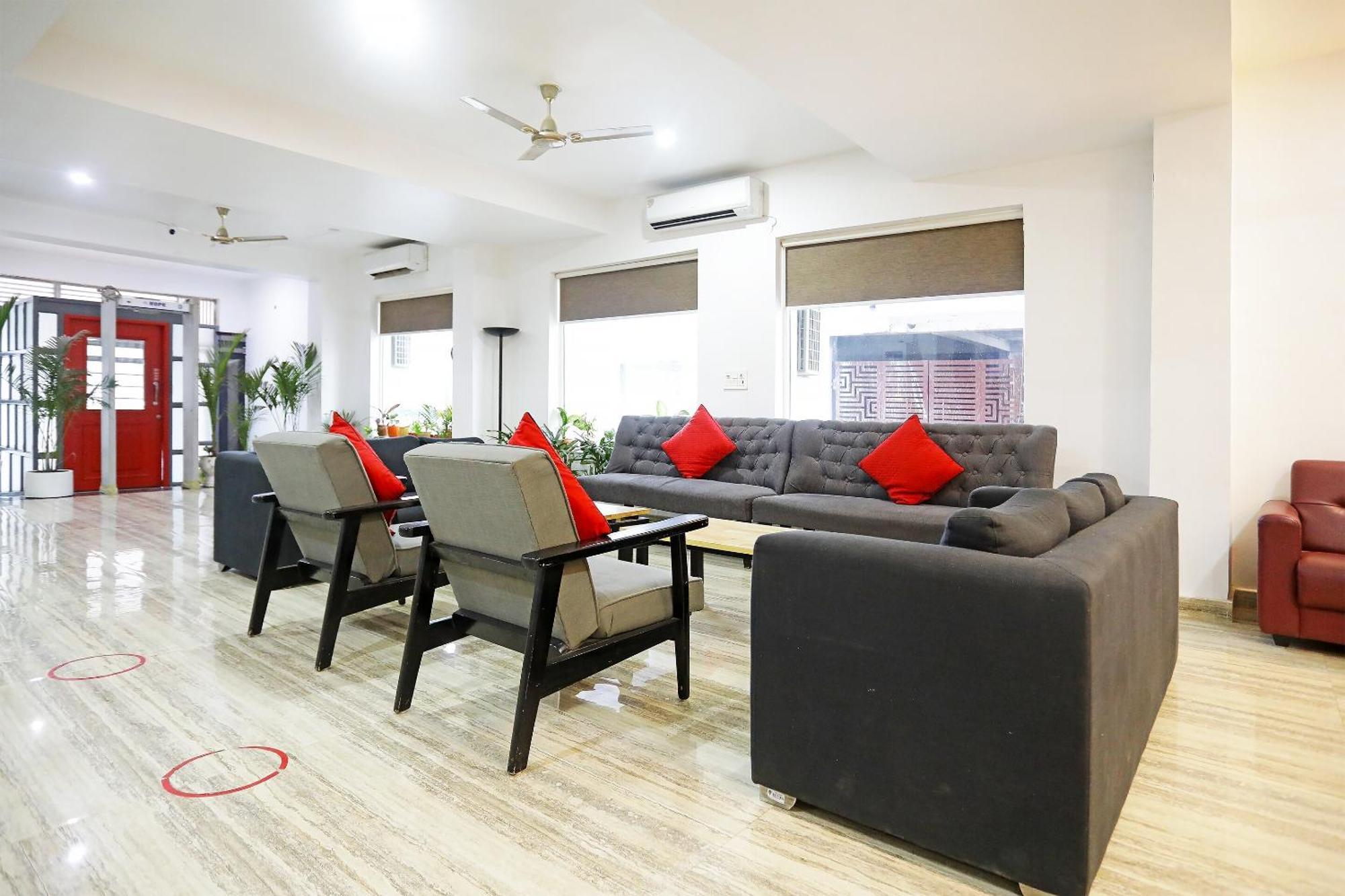 Super Townhouse Cloud Bay, Near Genpact, Sector-69, Gurgaon Hotel Exterior photo