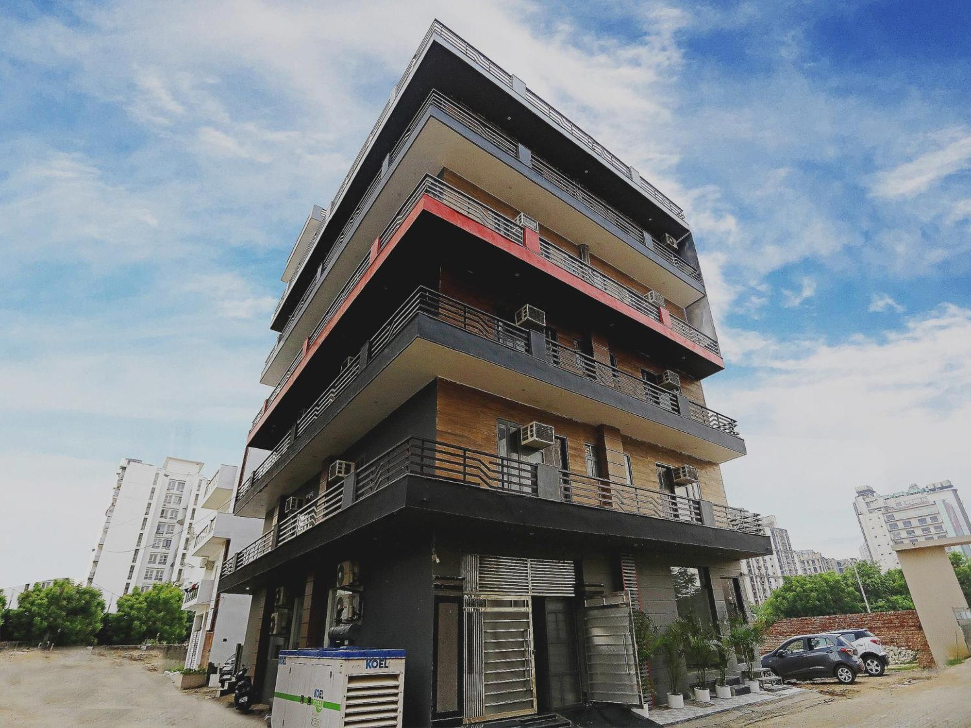 Super Townhouse Cloud Bay, Near Genpact, Sector-69, Gurgaon Hotel Exterior photo