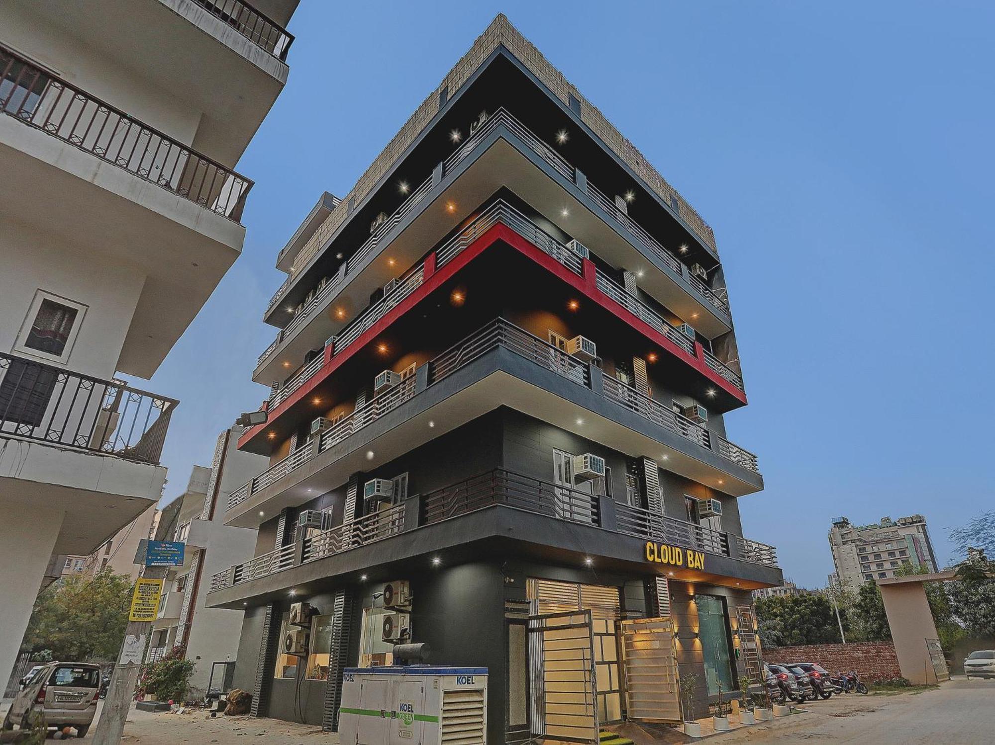 Super Townhouse Cloud Bay, Near Genpact, Sector-69, Gurgaon Hotel Exterior photo